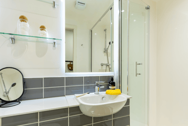 Standard En Suite - Image 4